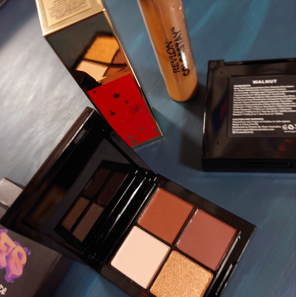 Estee Lauder Lipstick Revlon, LFS, Shan MakeUp NWT, Bronzer & EyeShadow Quad - Picture 3 of 5